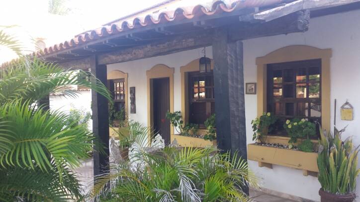 OPORTUNIDADE ÚNICA: CASA EXUBERANTE NO CENTRO DO PERÓ, CABO FRIO/RJ