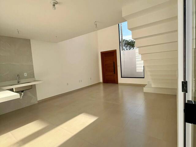 #3710 - Casa Independente para Venda em Cabo Frio - RJ - 3